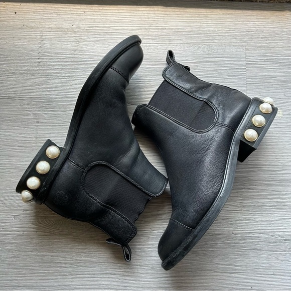 [6.5] Louise Et Cie Classic Black Leather Chelsea Boot Gold & Pearl Hardware - Picture 4 of 13